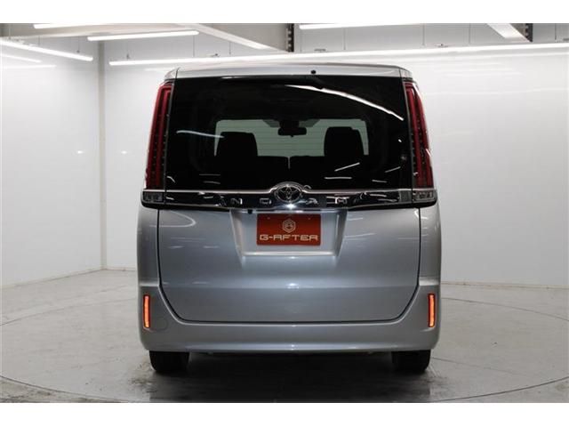 TOYOTA NOAH 2018