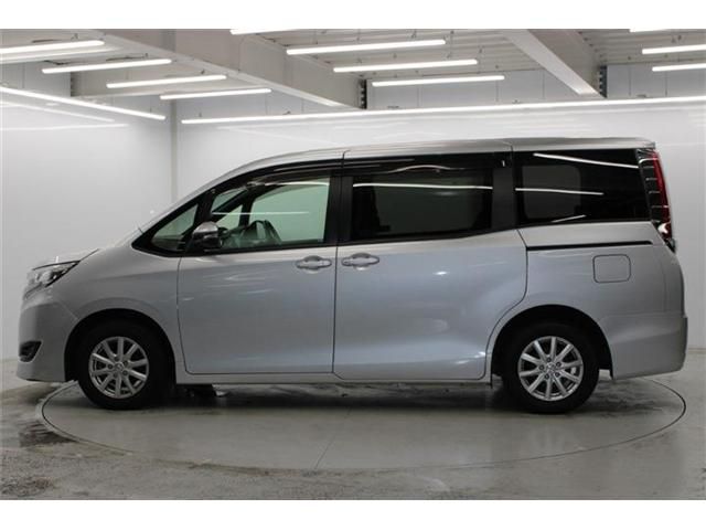 TOYOTA NOAH 2018