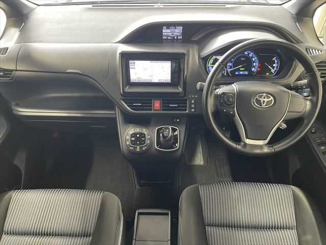 TOYOTA VOXY HYBRID 2016