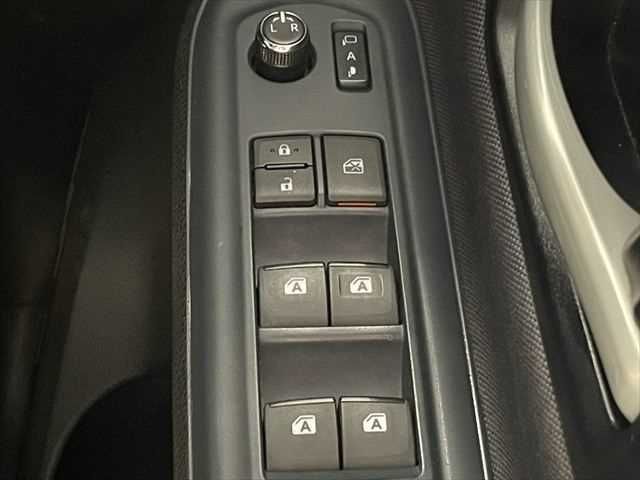 TOYOTA VOXY HYBRID 2016