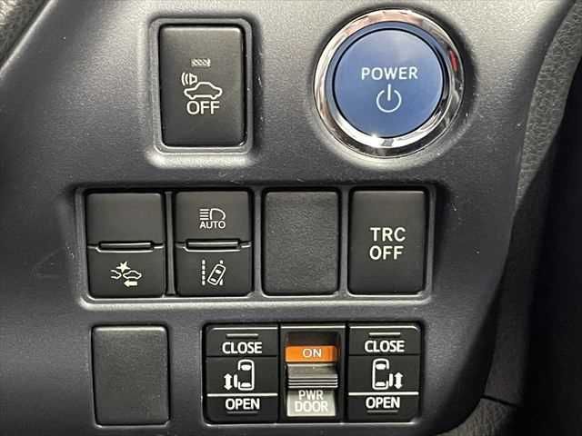 TOYOTA VOXY HYBRID 2016