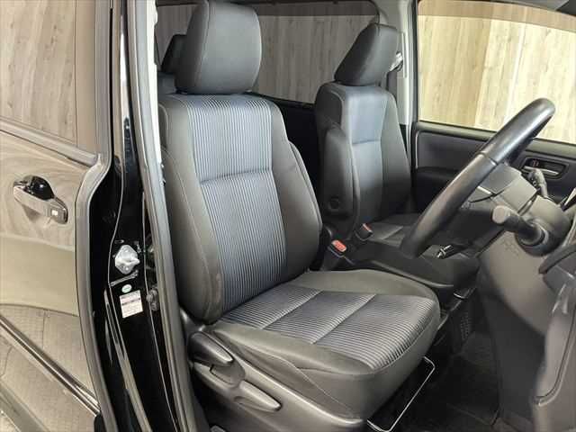 TOYOTA VOXY HYBRID 2016