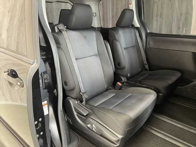 TOYOTA VOXY HYBRID 2016