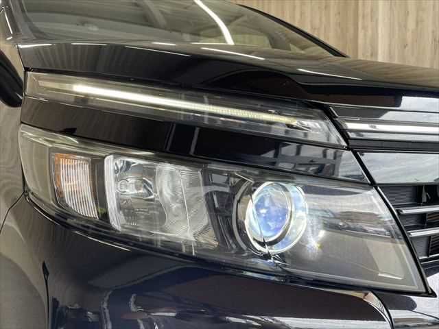 TOYOTA VOXY HYBRID 2016