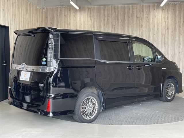 TOYOTA VOXY HYBRID 2016