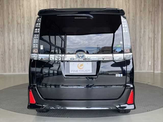 TOYOTA VOXY HYBRID 2016