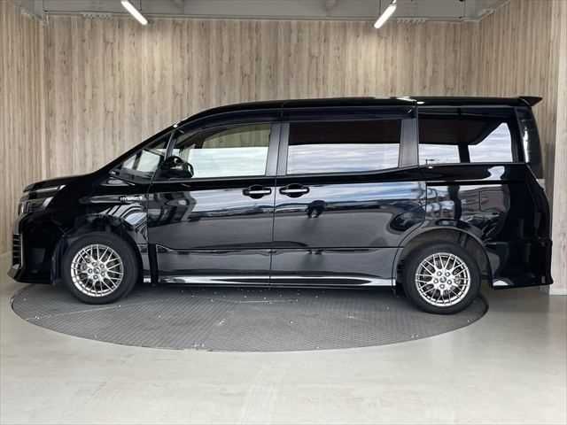 TOYOTA VOXY HYBRID 2016