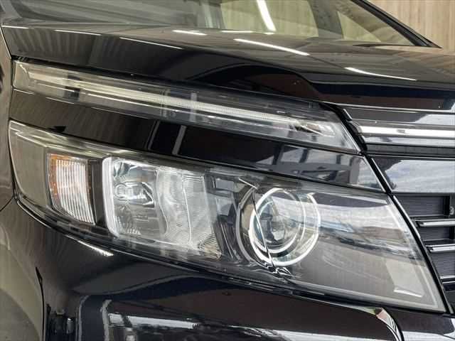 TOYOTA VOXY HYBRID 2016