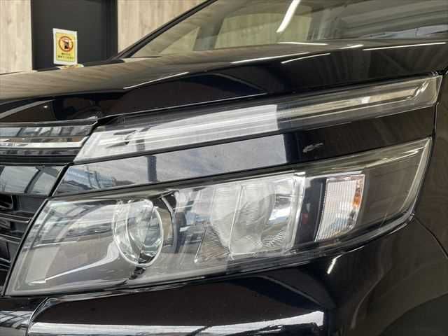 TOYOTA VOXY HYBRID 2016