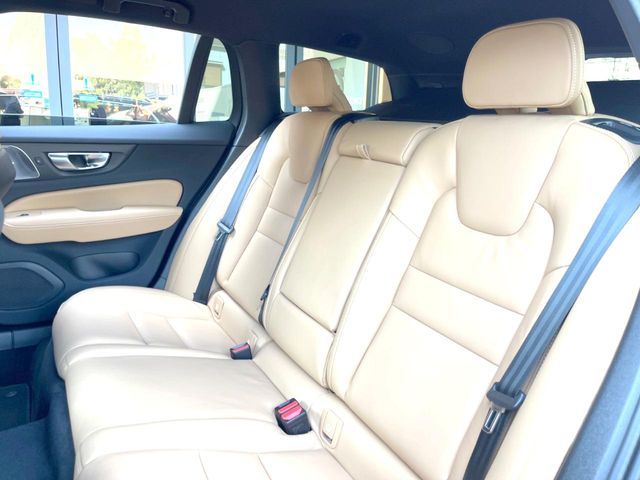 VOLVO VOLVO V60 2024