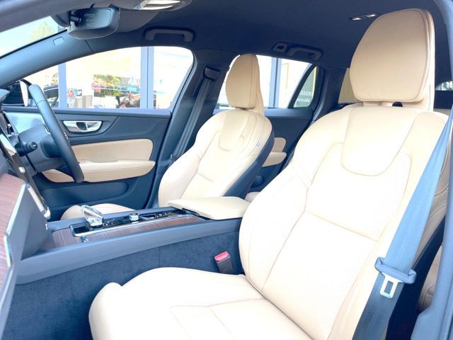 VOLVO VOLVO V60 2024