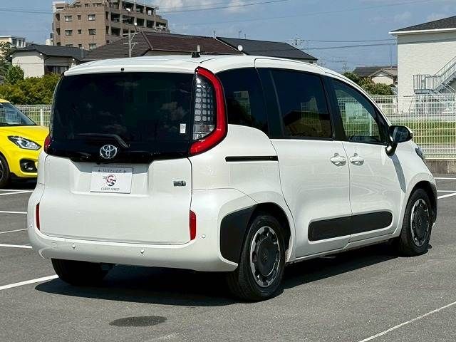 TOYOTA SIENTA HYBRID 2023