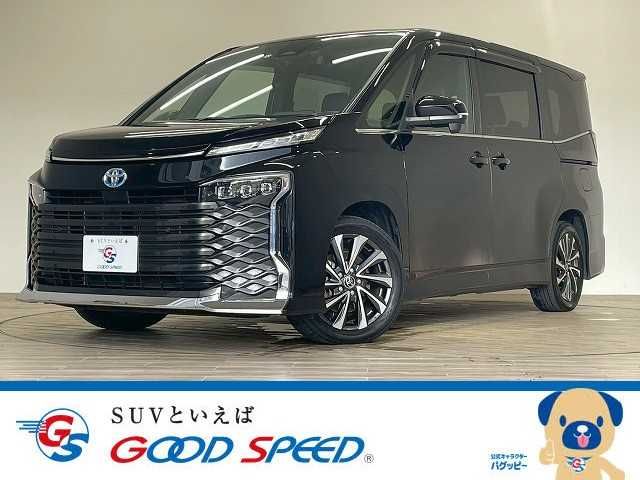 TOYOTA VOXY HYBRID 2022