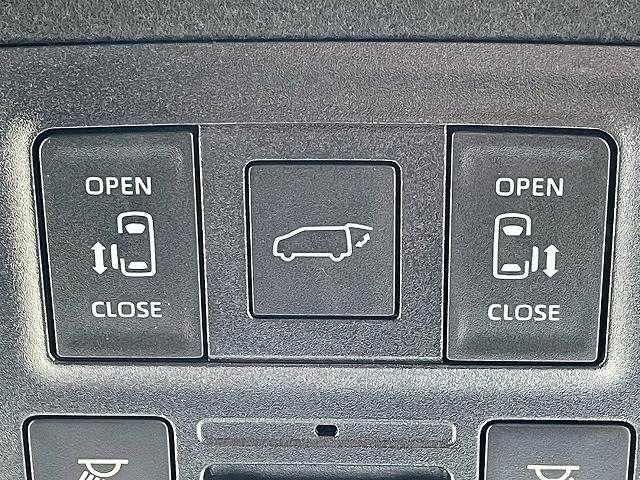 TOYOTA NOAH HYBRID 2022