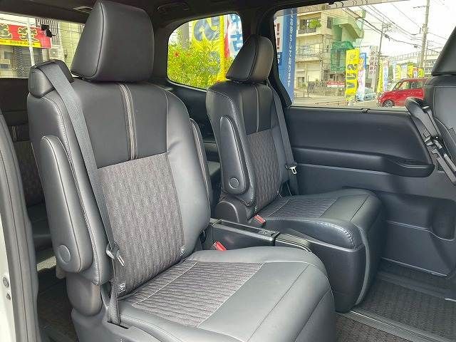 TOYOTA NOAH HYBRID 2022