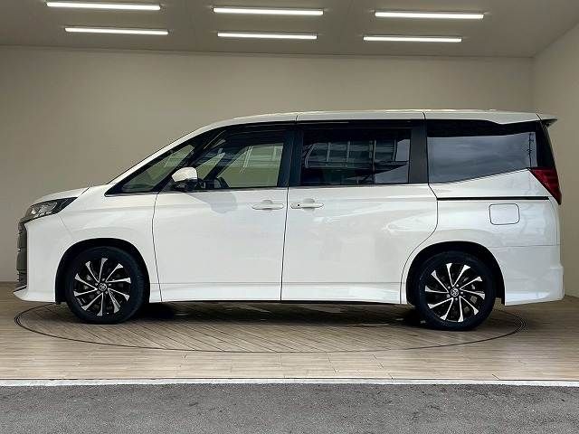 TOYOTA NOAH HYBRID 2022