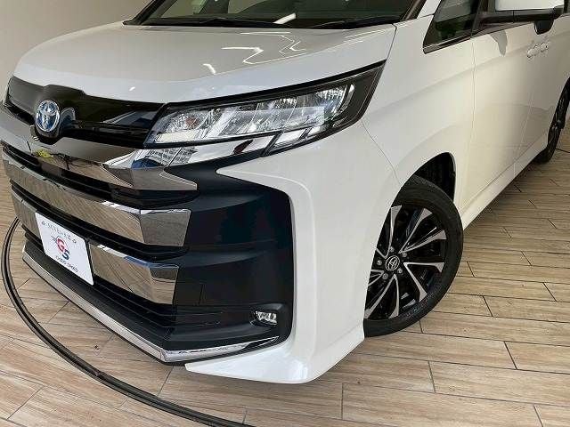 TOYOTA NOAH HYBRID 2022