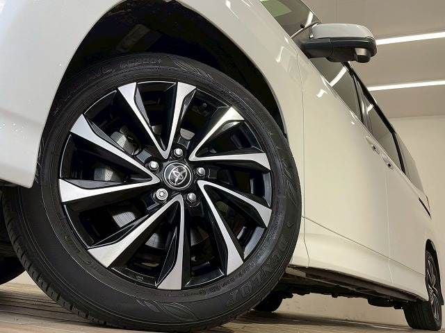 TOYOTA NOAH HYBRID 2022