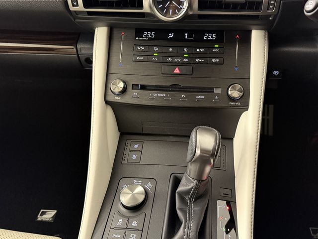 TOYOTA LEXUS RC300h 2023