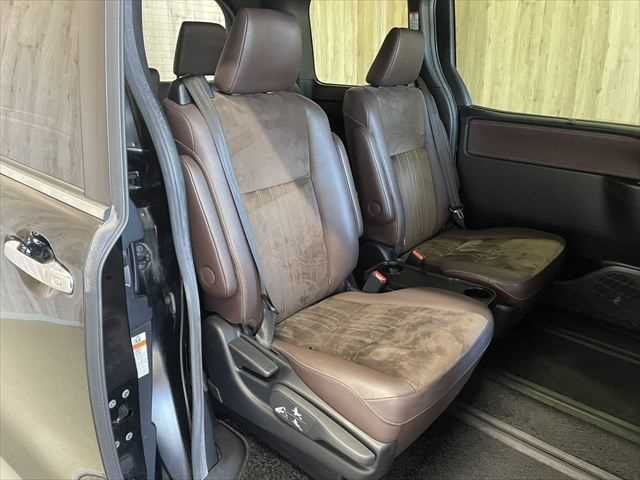 TOYOTA ESQUIRE HYBRID 2017