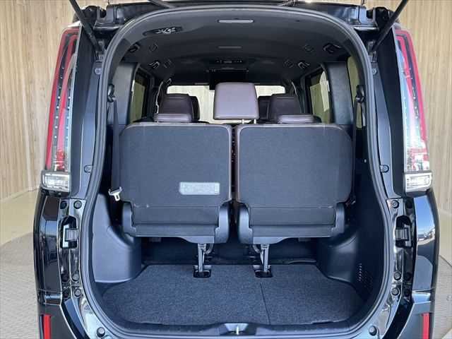 TOYOTA ESQUIRE HYBRID 2017