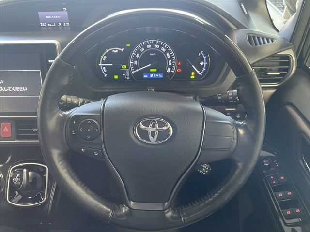 TOYOTA ESQUIRE HYBRID 2017