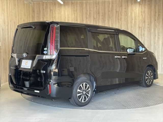 TOYOTA ESQUIRE HYBRID 2017