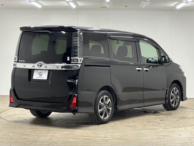 TOYOTA VOXY 2018