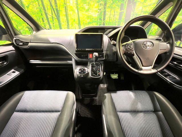 TOYOTA VOXY 2015