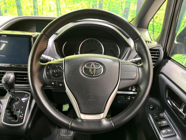 TOYOTA VOXY 2015