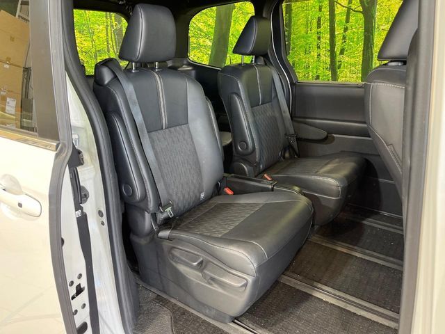 TOYOTA NOAH HYBRID 2022