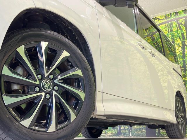 TOYOTA NOAH HYBRID 2022