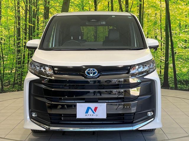TOYOTA NOAH HYBRID 2022