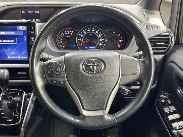 TOYOTA VOXY 2019