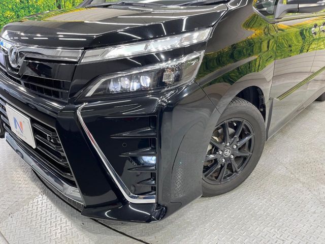 TOYOTA VOXY 2019