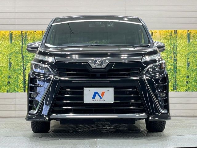 TOYOTA VOXY 2019