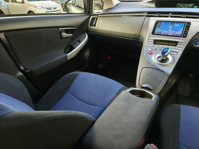 TOYOTA PRIUS 2013