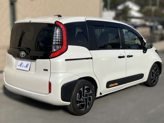 TOYOTA SIENTA HYBRID 2022