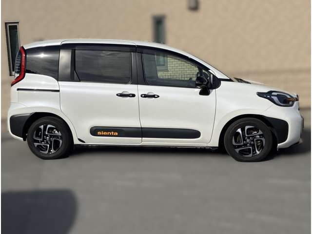 TOYOTA SIENTA HYBRID 2022