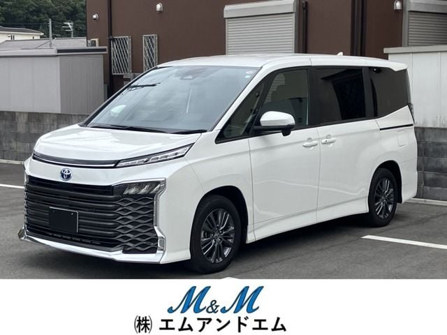 TOYOTA VOXY HYBRID 2023