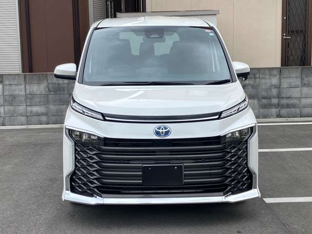TOYOTA VOXY HYBRID 2023