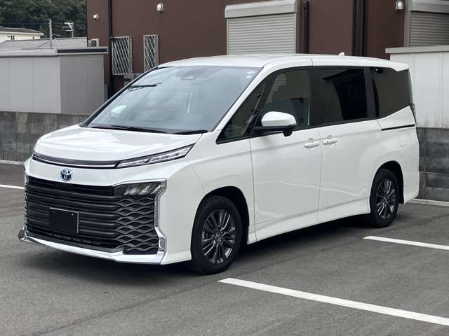 TOYOTA VOXY HYBRID 2023