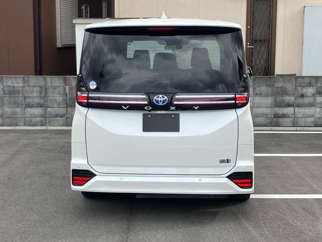 TOYOTA VOXY HYBRID 2023