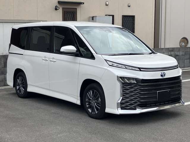 TOYOTA VOXY HYBRID 2023