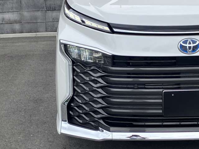 TOYOTA VOXY HYBRID 2023