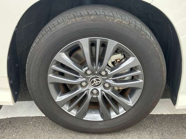 TOYOTA VOXY HYBRID 2023