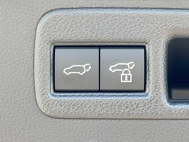 TOYOTA HARRIER HYBRID 2023