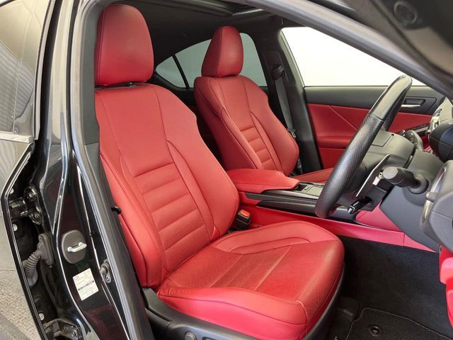 TOYOTA LEXUS IS300h 2022