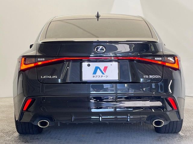 TOYOTA LEXUS IS300h 2022