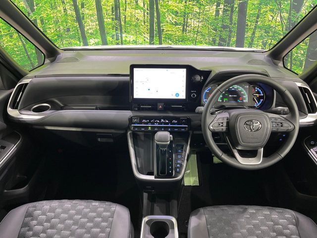 TOYOTA VOXY HYBRID 4WD 2024